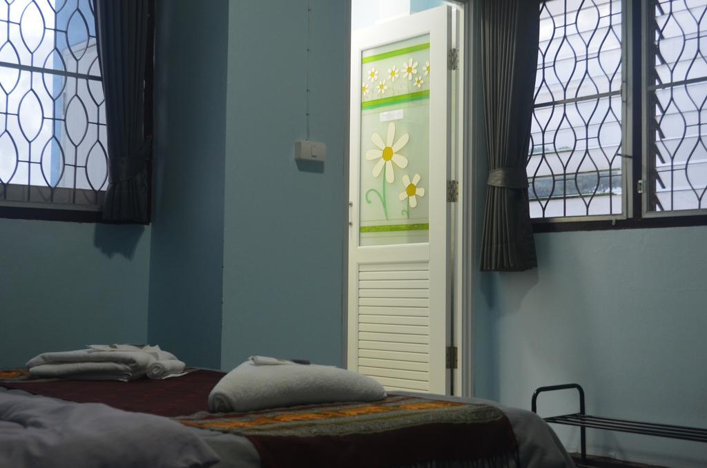 Jeesnail Guesthouse Bangkok Exterior photo