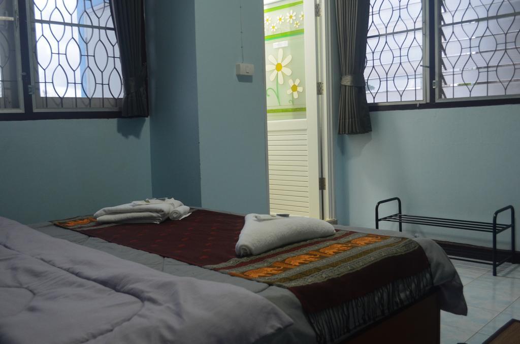 Jeesnail Guesthouse Bangkok Exterior photo